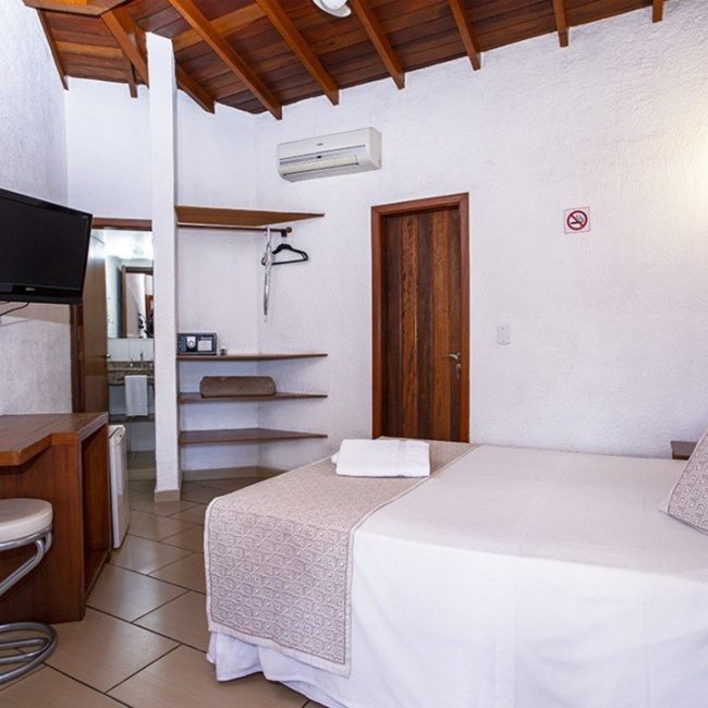 Quarto Casal Superior - Hotel Praia do Portinho em frente à Praia em Ilhabela
