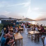 Celebre as Festas de Fim de Ano em Ilhabela no Nyaw Casual Eatery: Natal, Réveillon e Eventos de Verão