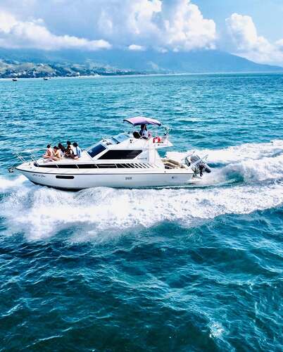 Just in Time 36 – Lancha Ideal para Explorar as Belezas de Ilhabela pelo Mar
