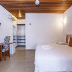 Quarto Luxo Térreo - Hotel Praia do Portinho em frente à praia em Ilhabela