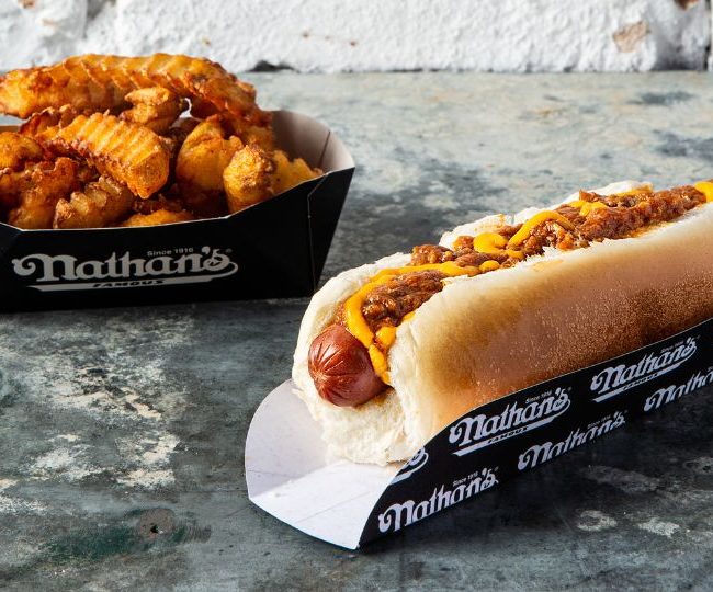 Nathan's Famous Ilhabela Hot Dog de Nova York no shopping Mares Ilha Mall, no Perequê