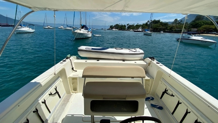 Passeio de barco exclusivo - Lancha Beluga BRM 31 - Acessibilidade para Descobrir Ilhabela pelo Mar