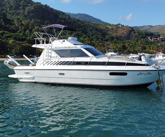 Just in Time 36 – Lancha Ideal para Explorar as Belezas de Ilhabela pelo Mar