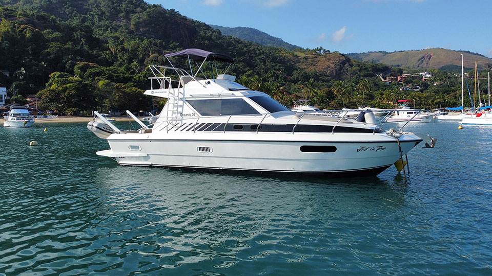 Just in Time 36 – Lancha Ideal para Explorar as Belezas de Ilhabela pelo Mar