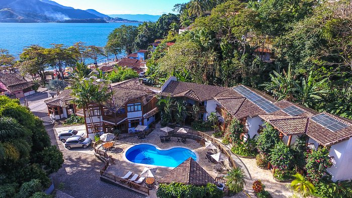 Hotel Praia do Portinho tem Pacote de Réveillon 2025 em Ilhabela com jantar especial incluso, em frente à Praia do Portinho, que terá show de Fogos e música