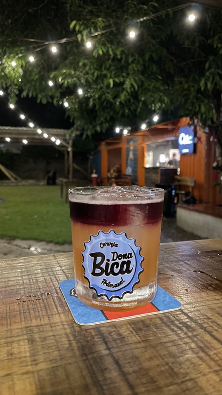 Dona Bica Garage: cerveja Artesanal, drinks, burger, porções e pizza em frente ao mar no Perequê