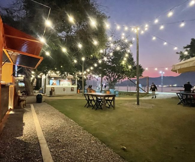 Dona Bica Garage: Um paraíso gastronômico em containers no coração de Ilhabela - cerveja Artesanal, drinks, burger, porções e pizza em frente ao mar no Perequê
