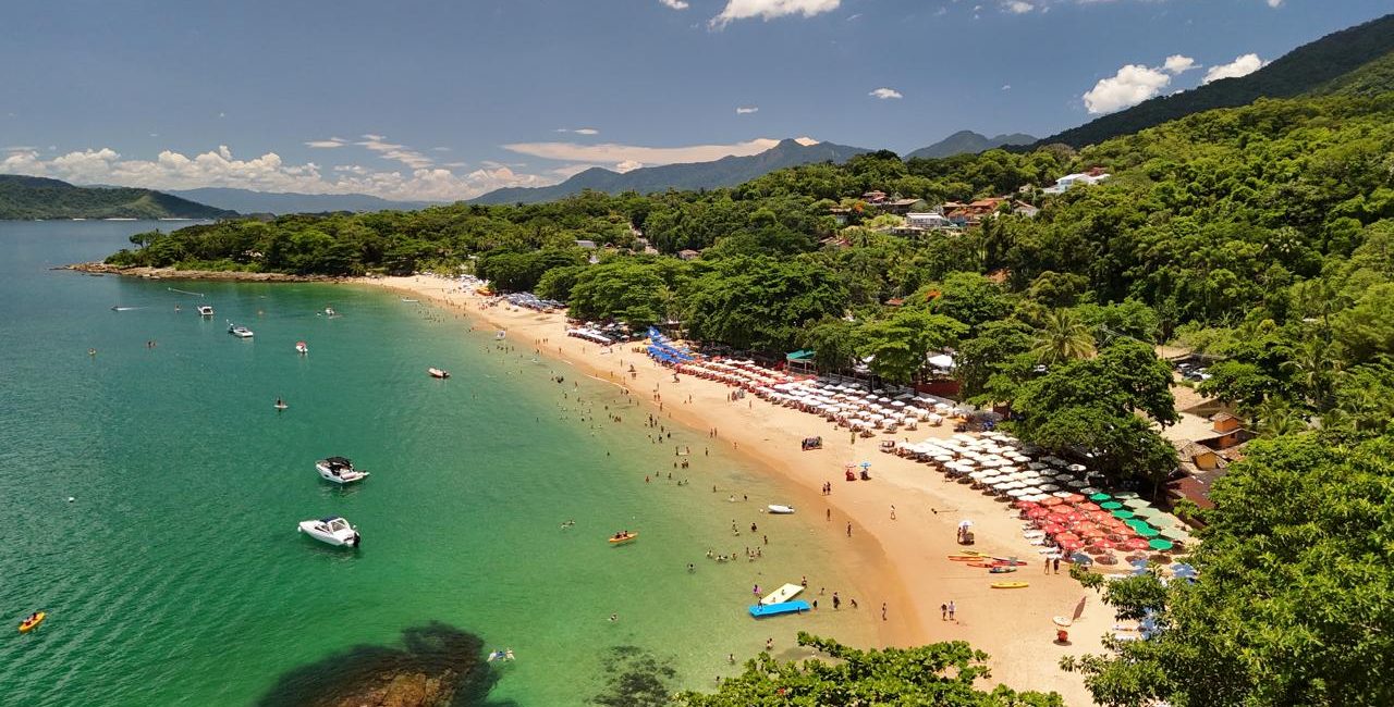 Praia do Curral em Ilhabela - Imagem aérea (Marcos Cará / Maremar Turismo)