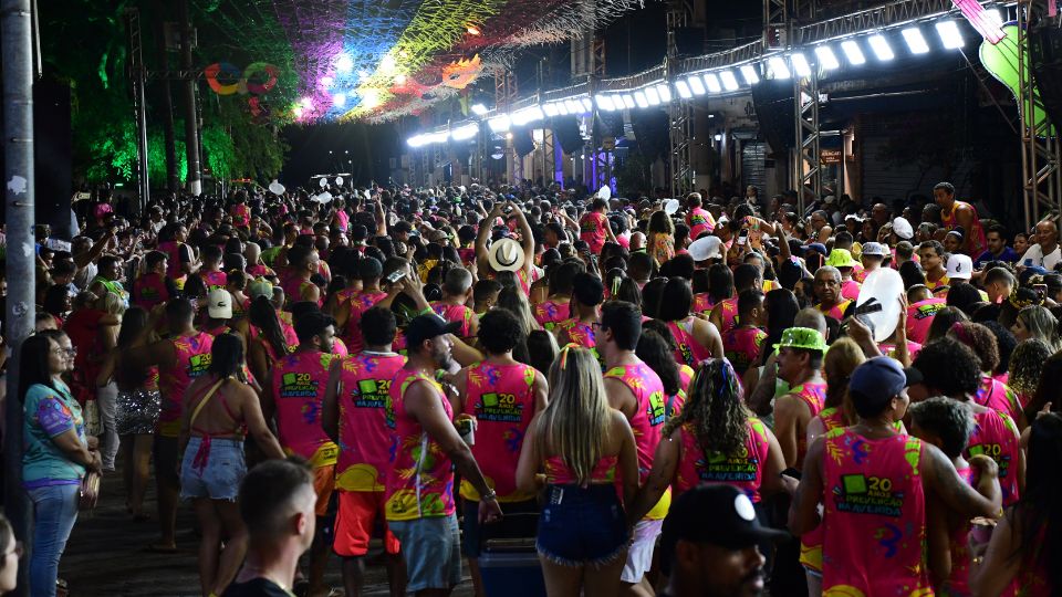 Bloco da Camisinha abre mais cedo o Carnaval 2025 em Ilhabela