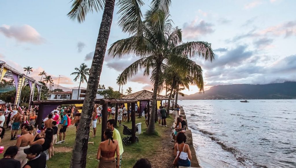 Festival Cardume: Carnaval a beira mar em Ilhabela no Esporte Clube