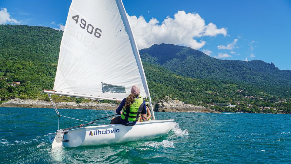 Projeto Vela para Todos oferece aulas gratuitas na Praia Grande em Ilhabela - Capital da Vela