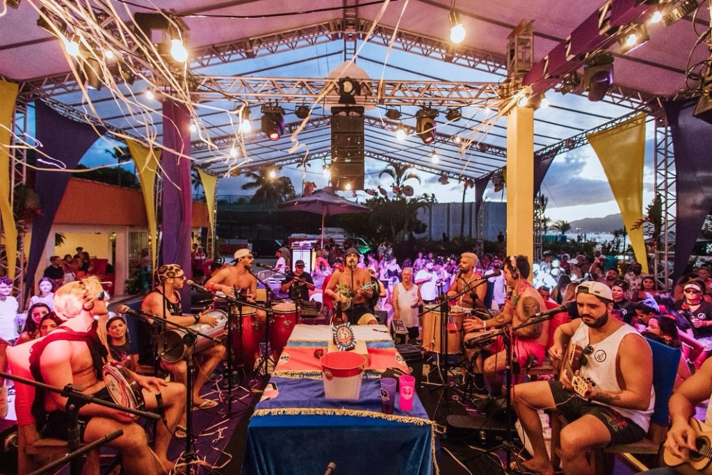 Samba da Rosa traz muito samba para o Carnaval de Ilhabela no Festival Cardume 2025