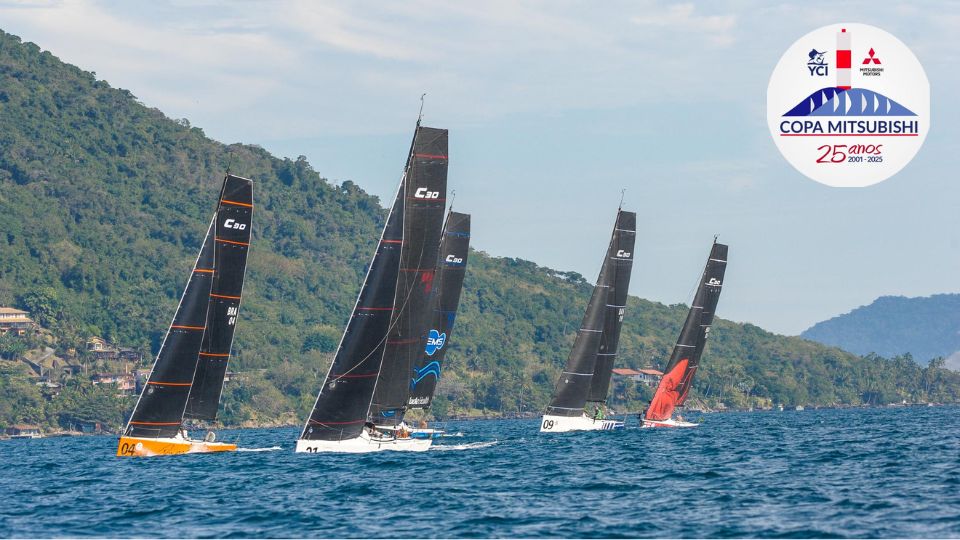 1ª Etapa da Copa Mitsubishi – Circuito Ilhabela de Vela Oceânica 2025. Flotilha de C30 em Ilhabela (Aline Bassi/Balaio de Ideias)