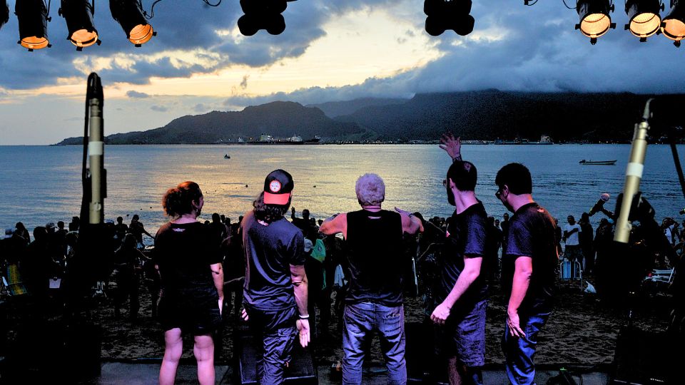 Ilhabela Jam tem shows da Praia do Perequê com músicos locais da ilha