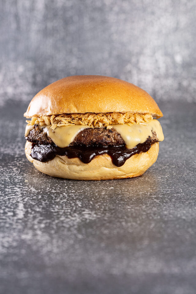 Smoked barbecue burger - Nathan's Famous Ilhabela Hambúrguer