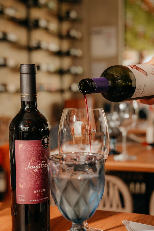 Carta de vinhos internacional - Chef Sebastian Carci - Massas frescas artesanais - Restaurante San Remo Trattoria e Boutique em Ilhabela - Mares Ilha Mall Roof Top