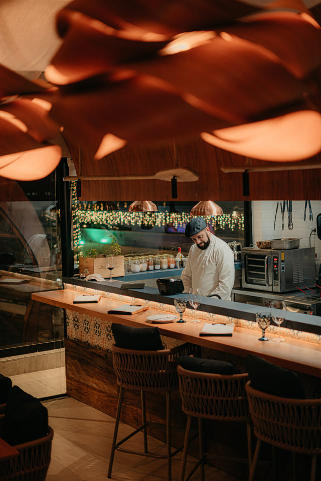 Chef Sebastian Carci - Massas frescas artesanais - Restaurante San Remo Trattoria e Boutique em Ilhabela - Mares Ilha Mall Roof Top