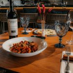 Dia dos Namorados em Ilhabela: 4 experiências gastronômicas para celebrar o amor