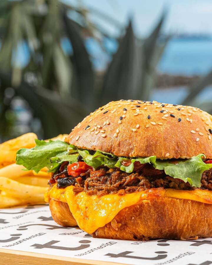 Lanches e porções para o happy hour ou jantar em Ilhabela - Tea Connection - em frente ao mar no Mares Ilha Mall