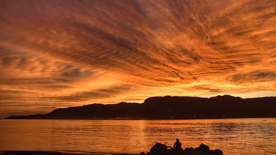 Pôr do sol em Ilhabela no outono (Foto: Paulo Stefani / Sectur Ilhabela)