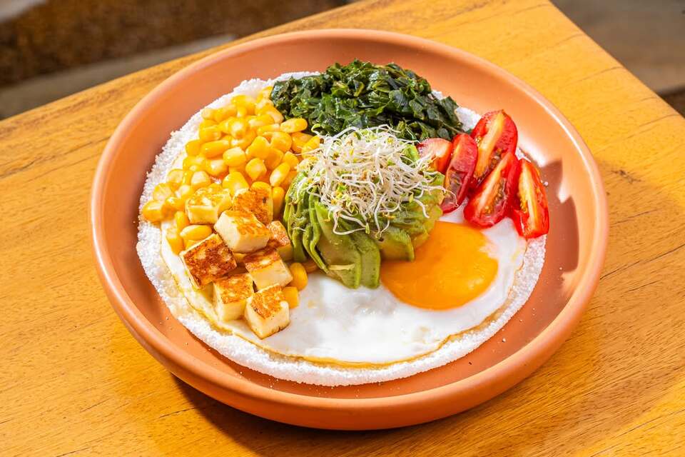 Opções vegetarianas e veganas para brunch e almoço em Ilhabela - Tea Connection - em frente ao mar no Mares Ilha Mall