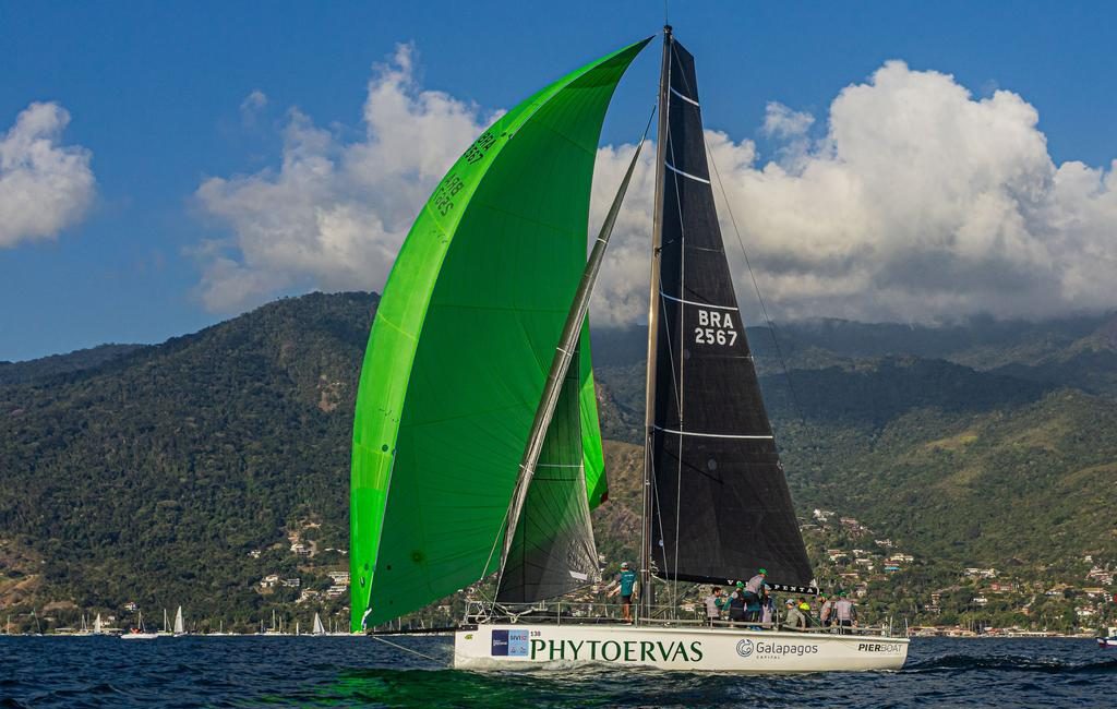 Veleiro Phytoervas foi um dos destaques da competição da Semana de Vela de Ilhabela
