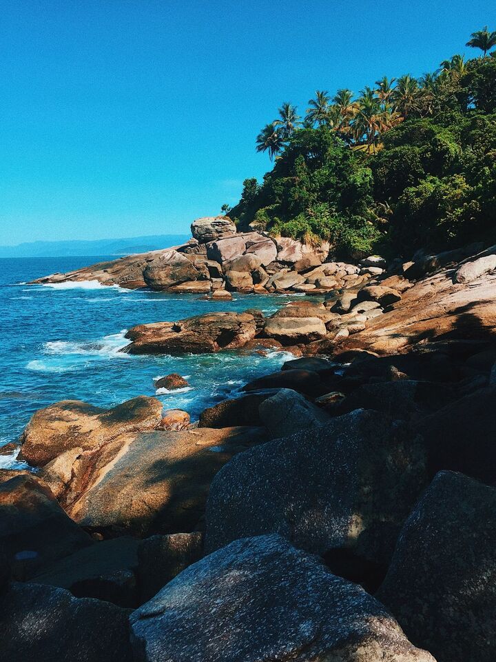 Benefícios para saúde de viver perto do mar - Gabi Lessi - Ilhabela.com.br