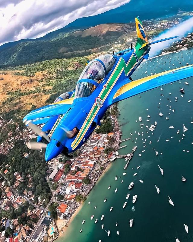Esquadrilha da Fumaça faz show no céu de Ilhabela na Semana Internacional de Vela - Créditos: Reprodução | Instagram (@eda_oficial)