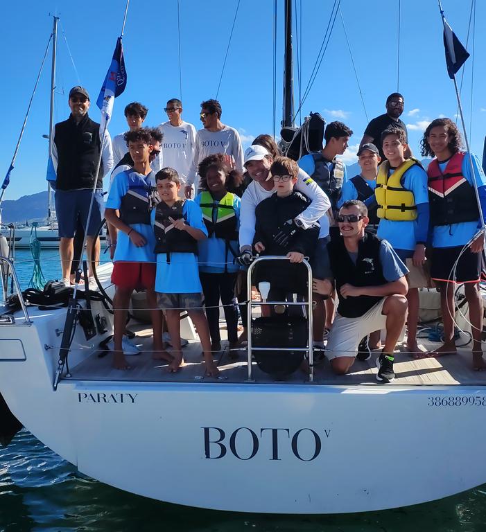 Regata Vela do Amanhã Mauro Dotori incentiva crianças e jovens no esporte da vela em Ilhabela