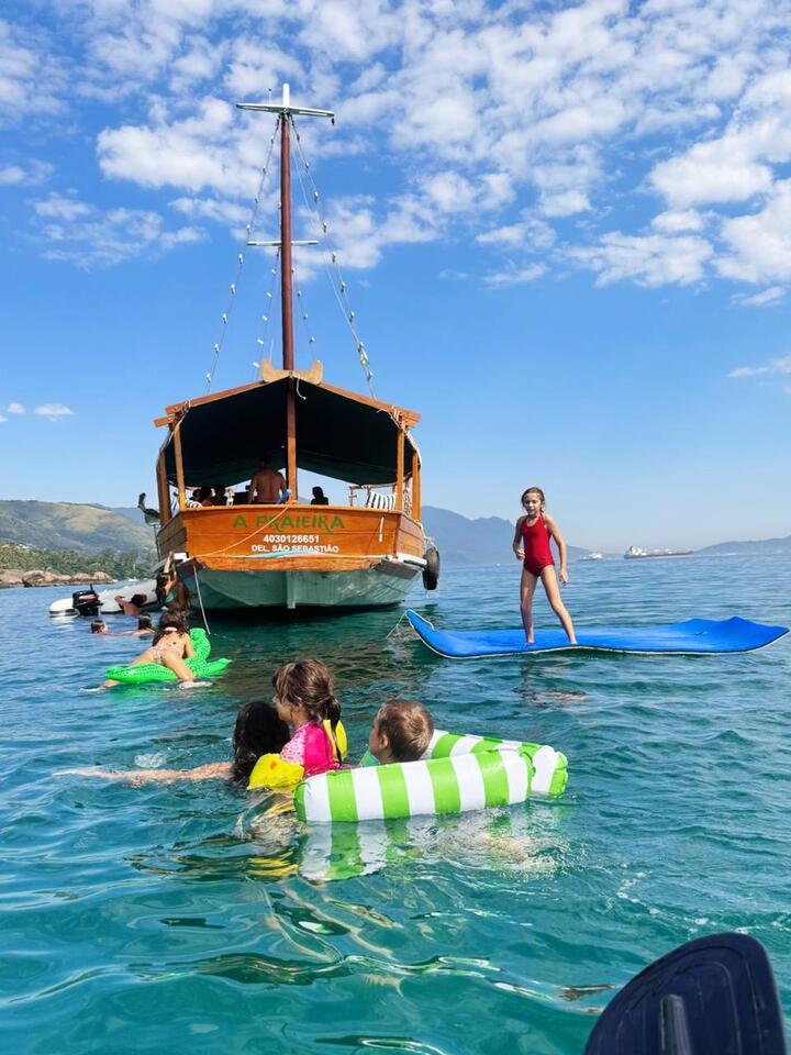 a-praieira-escuna-em-ilhabela-passeios-privativos-diversao-familias A Praieira - Escuna em Ilhabela para passeios privativos, eventos e celebrações a bordo, experiências gastronômicas em grupo de amigos ou família