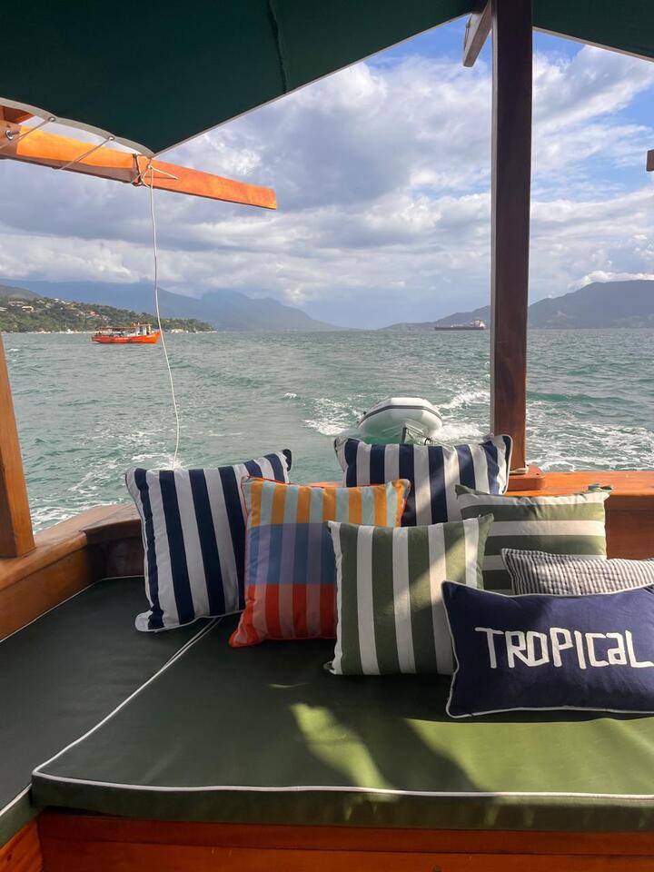 a-praieira-escuna-em-ilhabela-passeios-privativos-eventos-charmosos A Praieira - Escuna em Ilhabela para passeios privativos, eventos e celebrações a bordo, experiências gastronômicas em grupo de amigos ou família