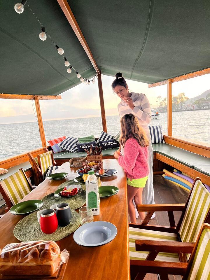 a-praieira-escuna-em-ilhabela-passeios-privativos-eventos-familiares A Praieira - Escuna em Ilhabela para passeios privativos, eventos e celebrações a bordo, experiências gastronômicas em grupo de amigos ou família