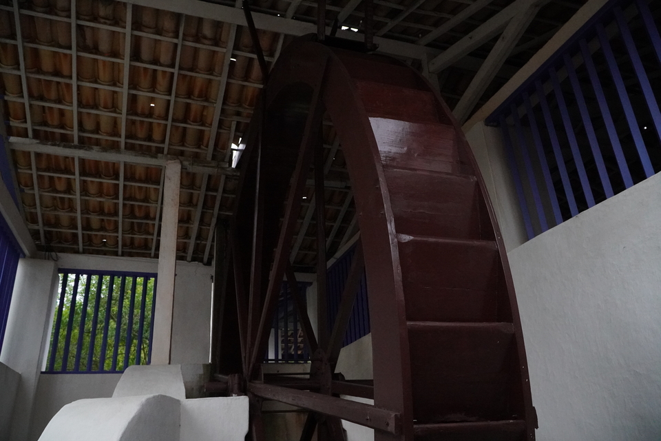 Roda água utilizada nos séculos passados na Fazenda do Engenho D'Água em Ilhabela