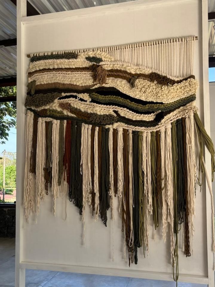 Exposição “Artérias do Pulsar” conectou artistas locais ao público do TEDx Ilhabela - Painel Tecelagem, Maeve Atelier, Talita Sousa