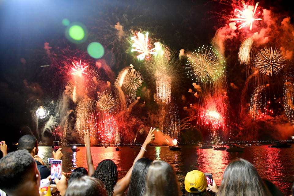 Réveillon em Ilhabela: confira programação de fim de ano na ilha com shows e queima de fogos sem estampido em quatro pontos da cidade