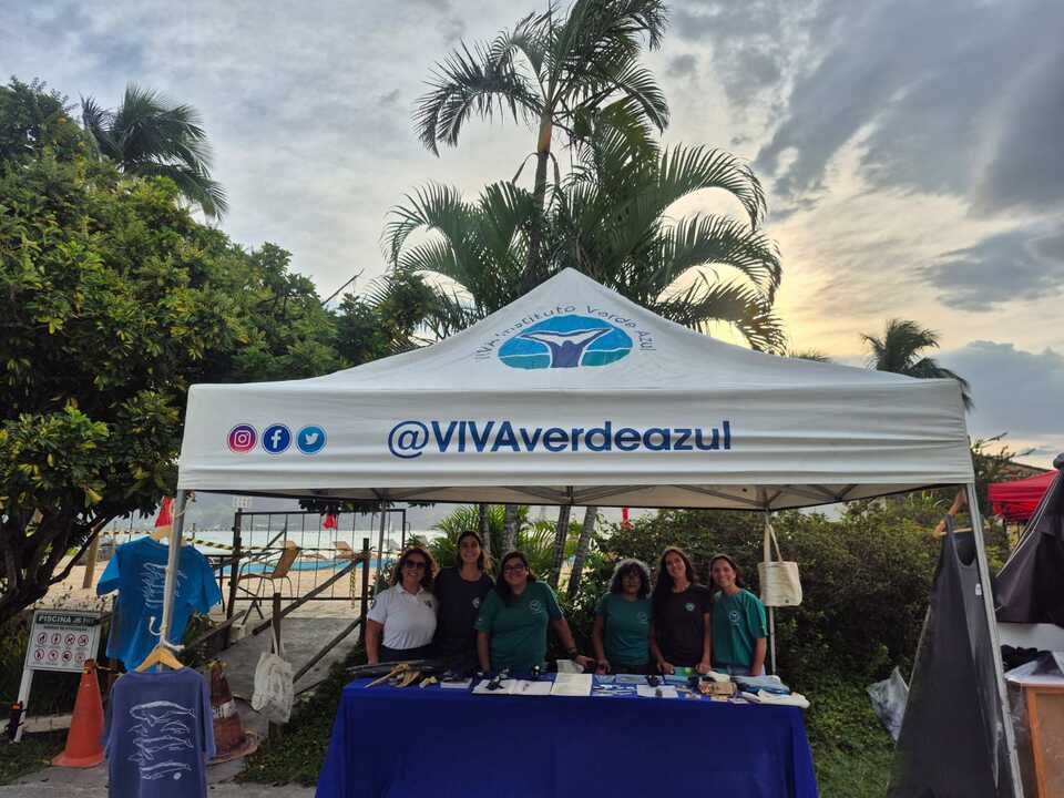 Instituto Verde Azul aproximou os visitantes do Forró na Ilha do universo das baleias e golfinhos que passam por Ilhabela