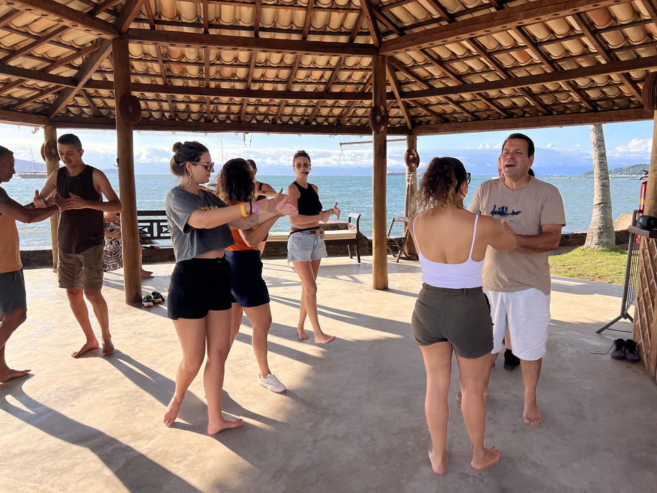 Anny Karoline focou sua oficina na conexão entre os pares na dança, para criar movimentações autênticas