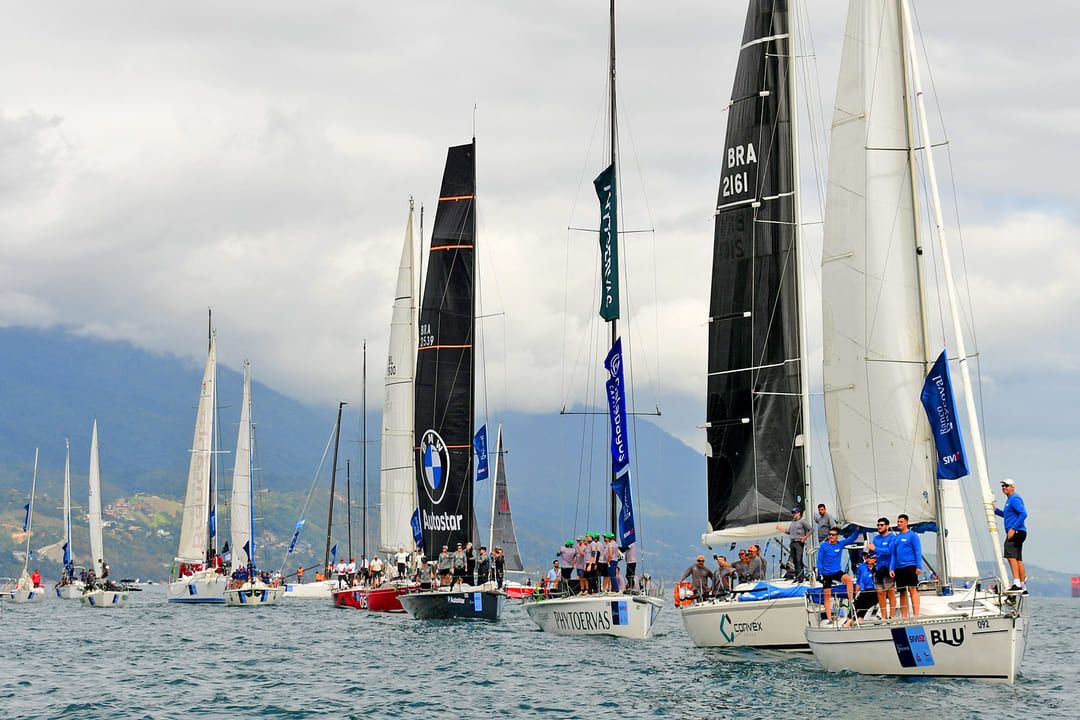 Desfile dos barcos na Vila é um dos destaques da 53ª Semana Internacional de Vela de Ilhabela