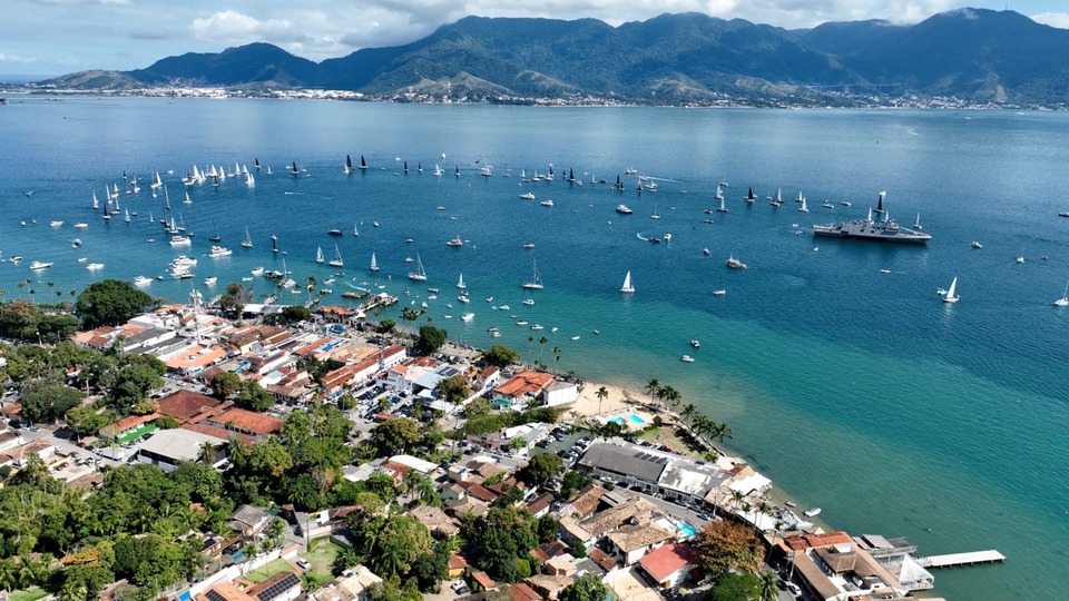 Apresentação dos 127 barcos atraiu muitos visitantes para a Vila