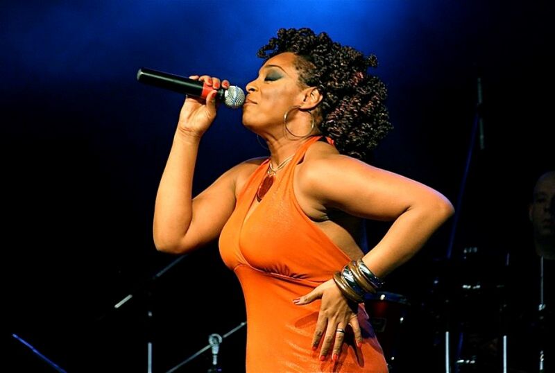 Paula Lima está entre as atrações musicais do Race Village, na 53ª Semana Internacional de Vela de Ilhabela