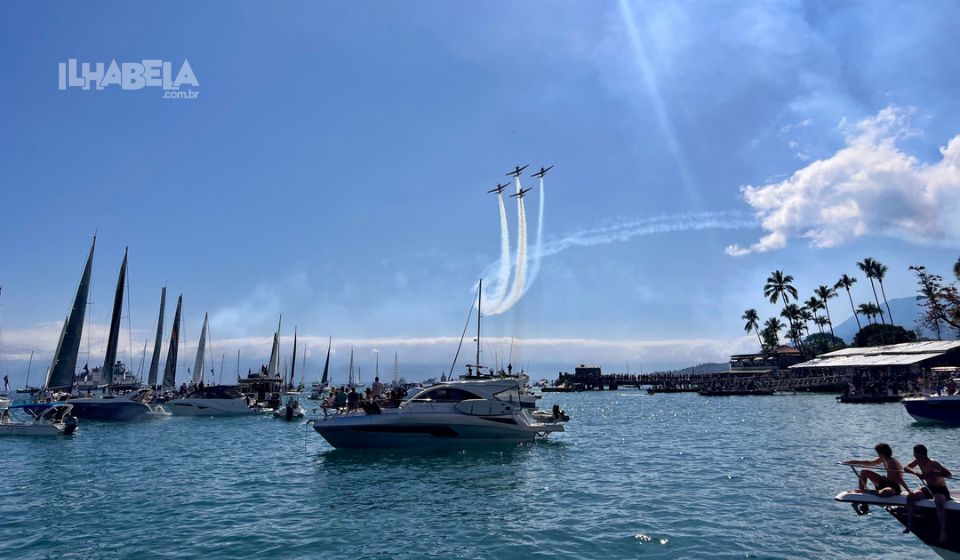 Esquadrilha da Fumaça abre 53ª Semana Internacional de Vela de Ilhabela Daycoval